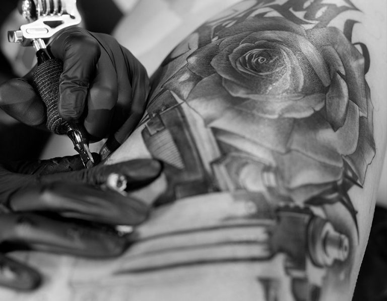 Inicio close up image of the bearded tattoo male artist m 25YFYQL.jpg
